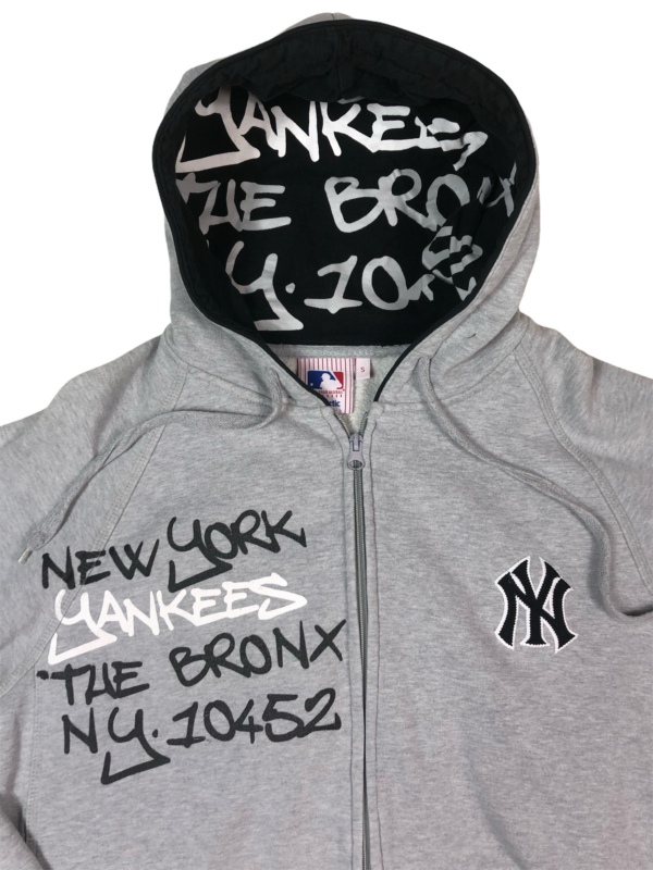 Vintage Majestic MLB New York Yankees Hoodie - Image 2